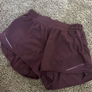 Women’s Lululemon Athletica Burgundy Hotty Hot Low Rise Shorts Size 6 Tall